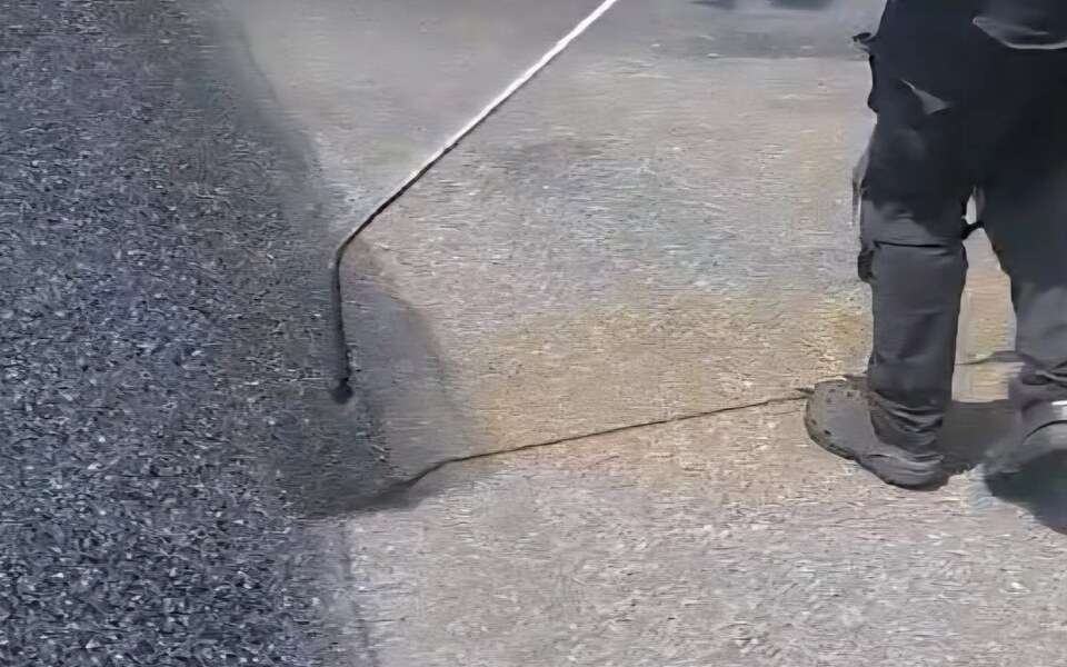 Entrée protégée par un scellant de bitume